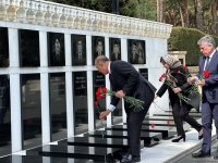 Head of Turkish Parliament Delegation to NATO PA visits Alley of Martyrs in Baku (PHOTO)