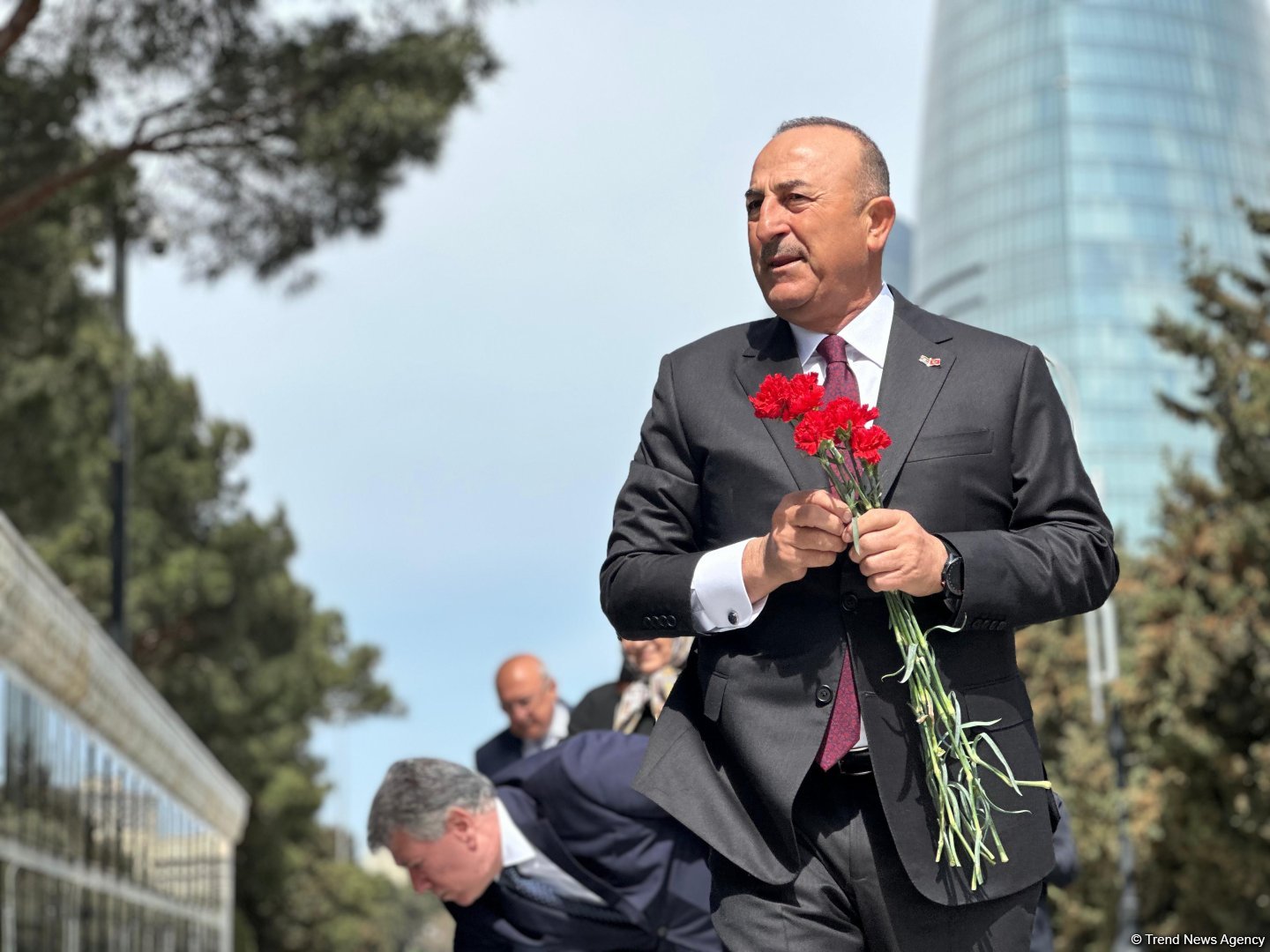 Head of Turkish Parliament Delegation to NATO PA visits Alley of Martyrs in Baku (PHOTO)