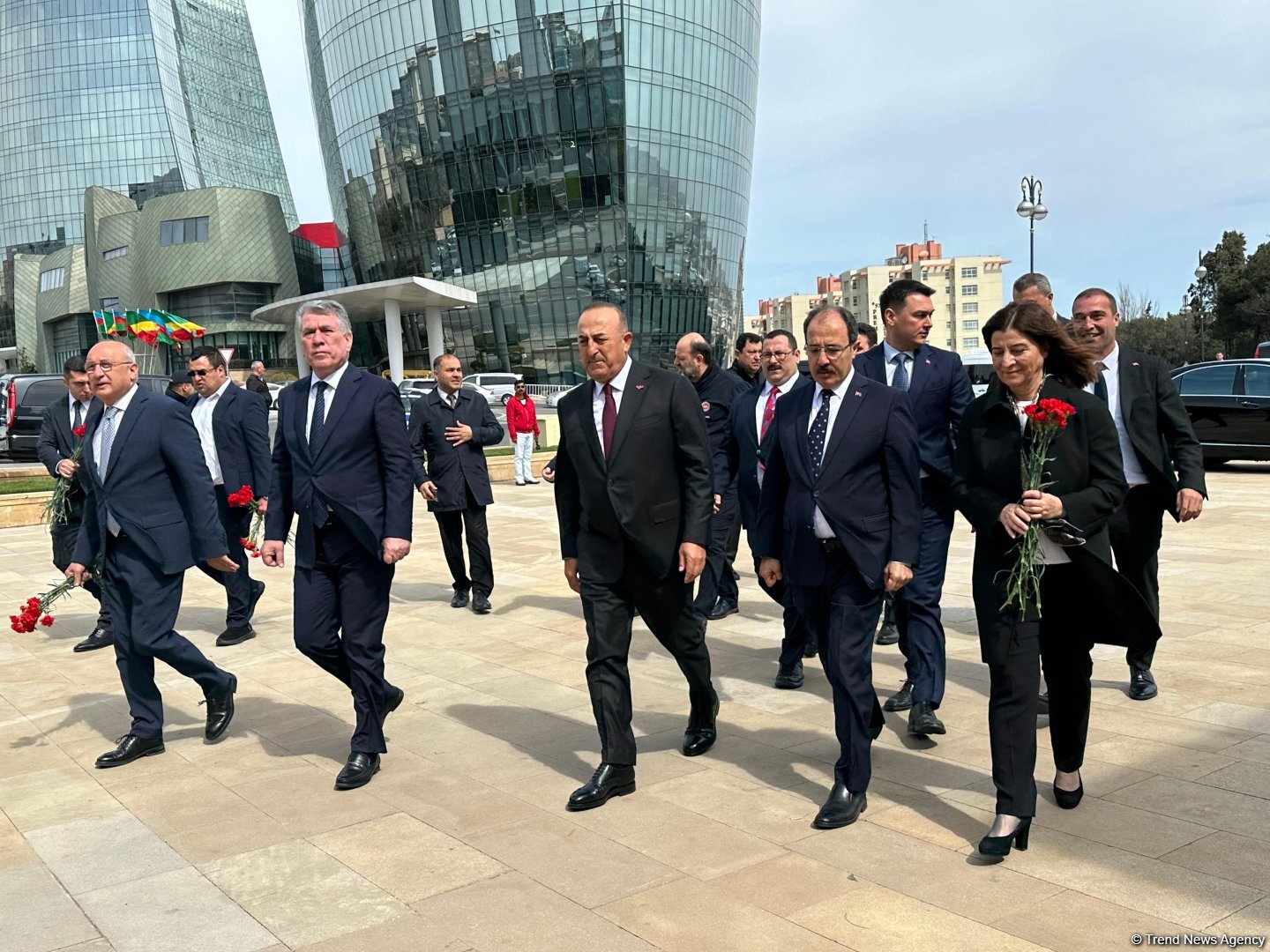 Head of Turkish Parliament Delegation to NATO PA visits Alley of Martyrs in Baku (PHOTO)