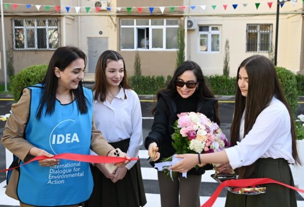 Another yard newly improved in Baku with participation of Vice President of Heydar Aliyev Foundation Leyla Aliyeva handed over to residents (PHOTO)