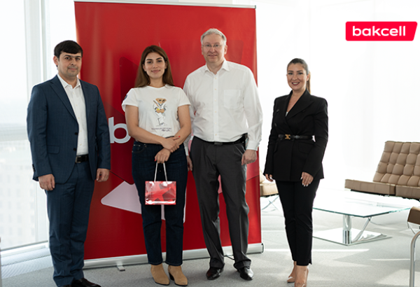 Bakcell congratulated Ulviyya Fataliyeva, the champion chess player (PHOTO)