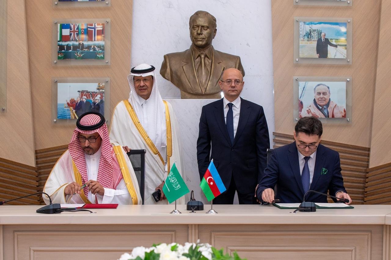 Azerbaijan, ACWA Power sign agreement on battery energy storage system (PHOTO)