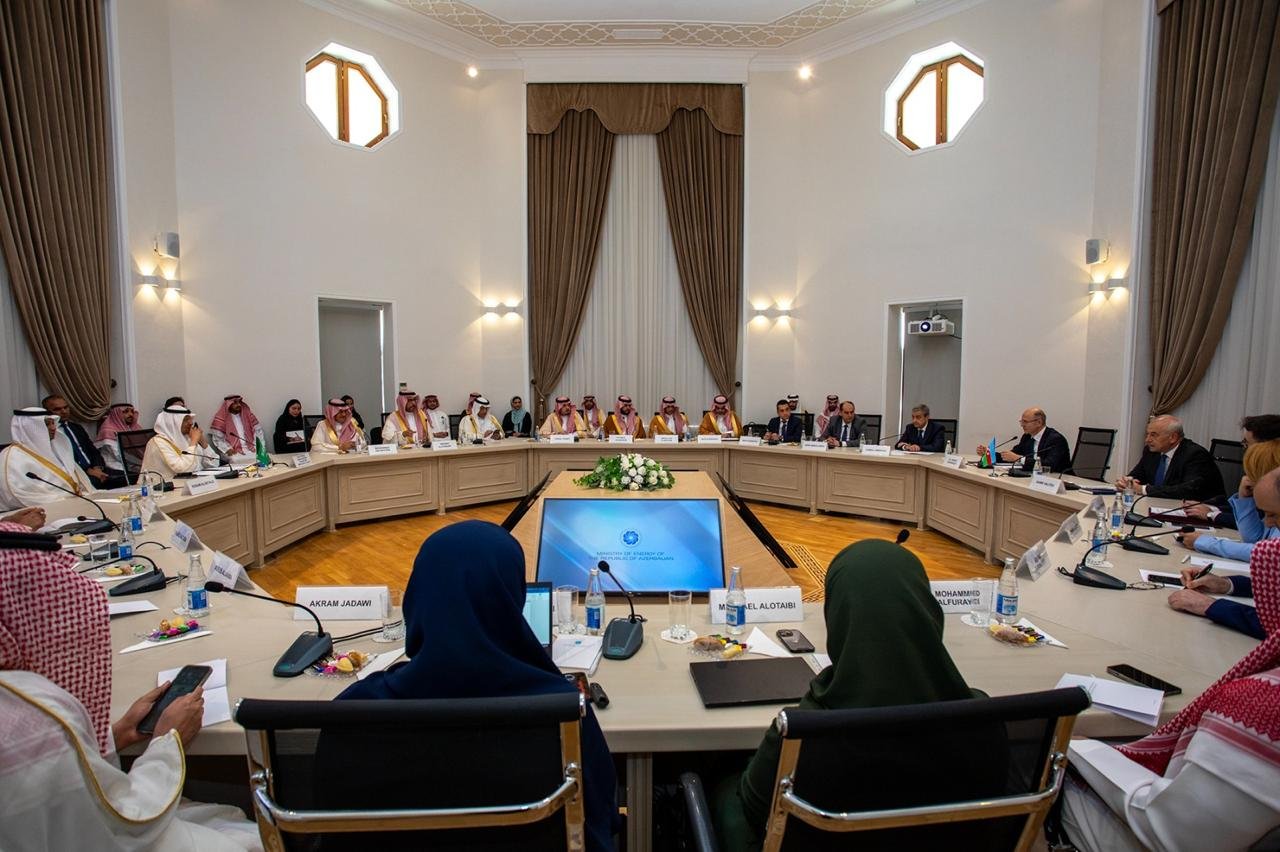 Azerbaijan, ACWA Power sign agreement on battery energy storage system (PHOTO)