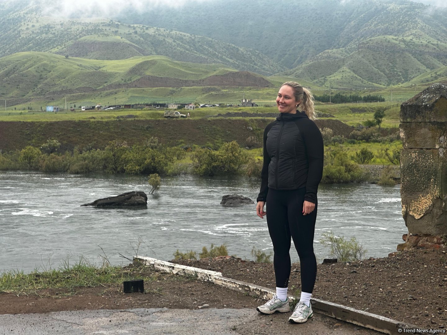 Norwegian travelers explore Azerbaijan's Khudafarin Bridge (PHOTO)