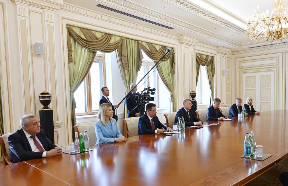President Ilham Aliyev receives Governor of Russia's Astrakhan Oblast (PHOTO)
