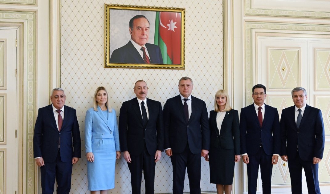 President Ilham Aliyev receives Governor of Russia's Astrakhan Oblast (PHOTO)