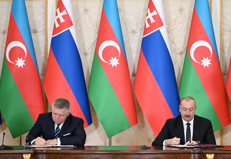Azerbaijan, Slovakia sign documents (PHOTO)