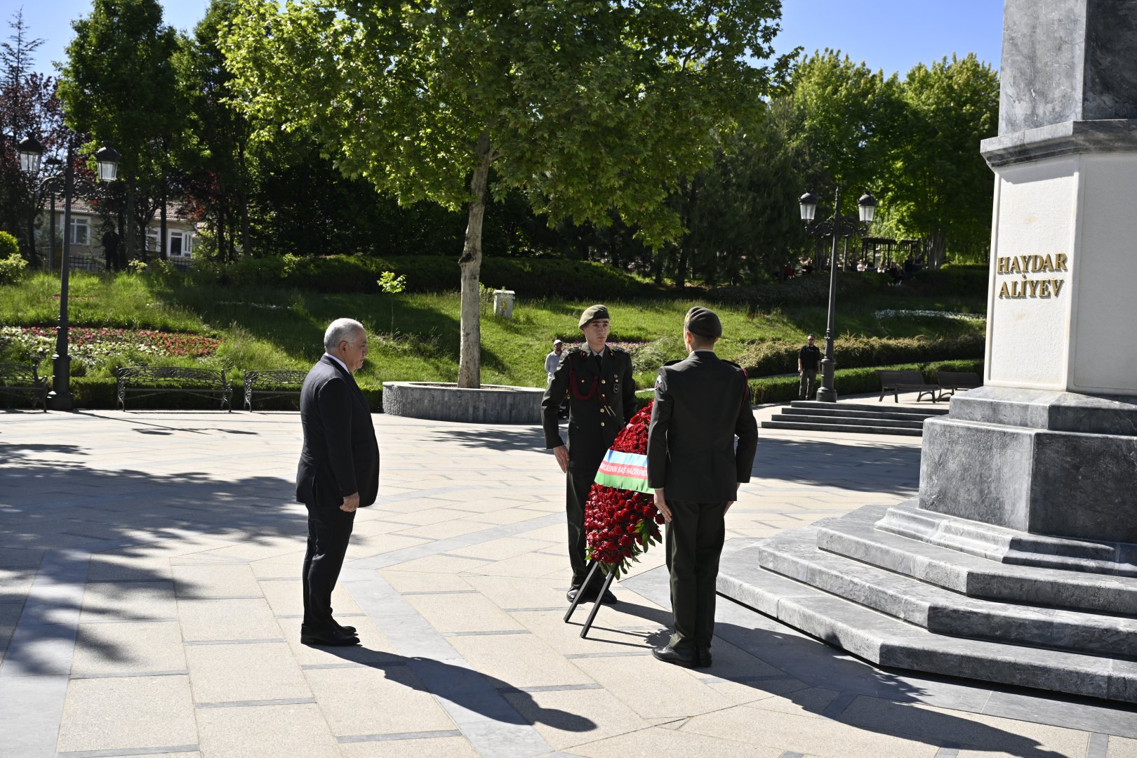 Azerbaijani PM pays tribute to National Leader Heydar Aliyev in Türkiye's Ankara (PHOTO)