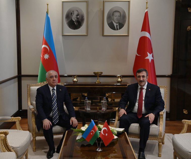 Azerbaijani PM meets with Türkiye's Vice President (PHOTO)