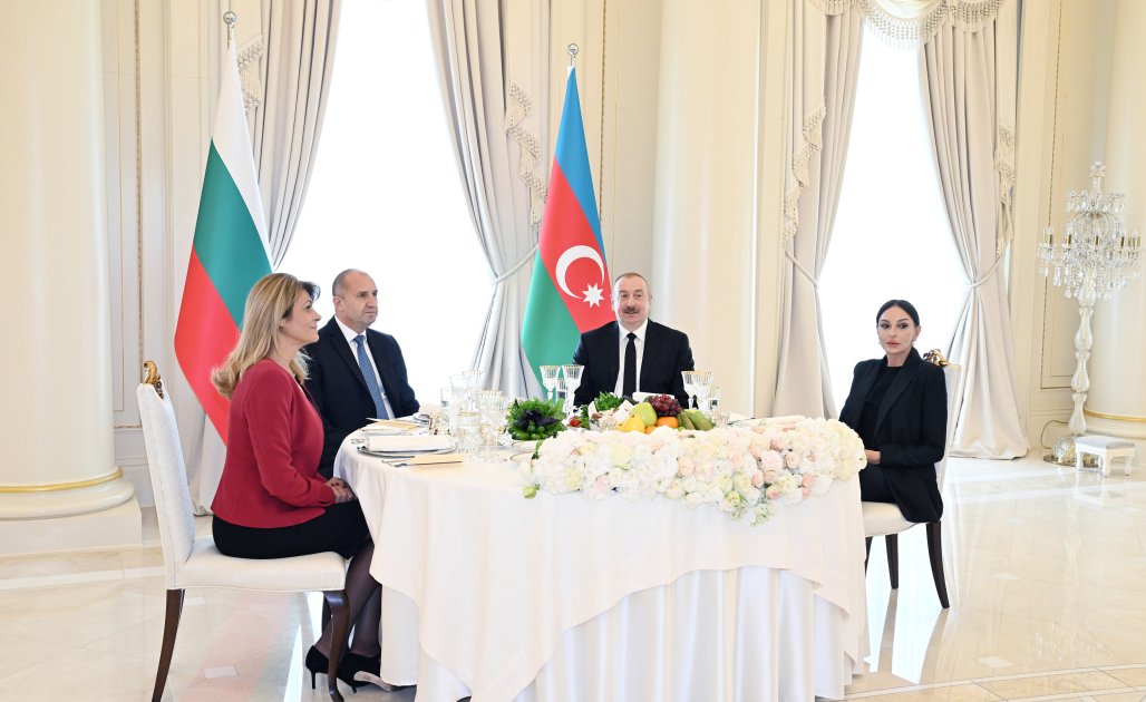 Official dinner hosted on behalf of President Ilham Aliyev, First Lady Mehriban Aliyeva in honor of Bulgaria's President, First Lady (PHOTO/VIDEO)