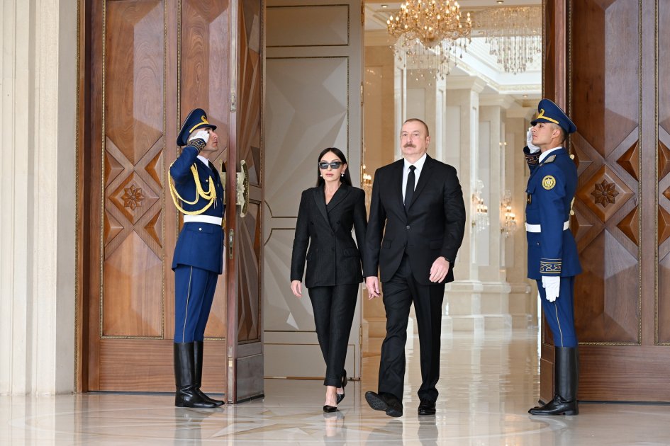 Baku hosts official welcome ceremony for President of Bulgaria (PHOTO/VIDEO)