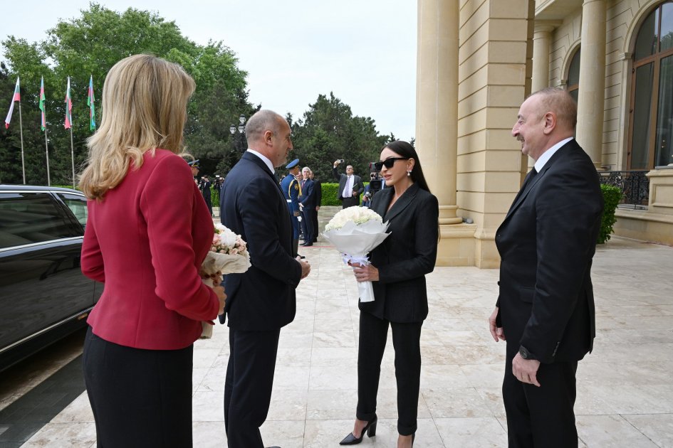 Baku hosts official welcome ceremony for President of Bulgaria (PHOTO/VIDEO)