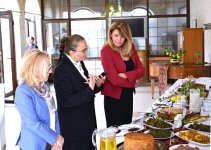 Bulgarian First Lady gets acquinted with samples of Azerbaijan's national cuisine (PHOTO)