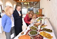 Bulgarian First Lady gets acquinted with samples of Azerbaijan's national cuisine (PHOTO)
