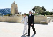 President Ilham Aliyev, First Lady Mehriban Aliyeva pay tribute to Azerbaijanis who died for Victory over fascism (PHOTO/VİDEO)