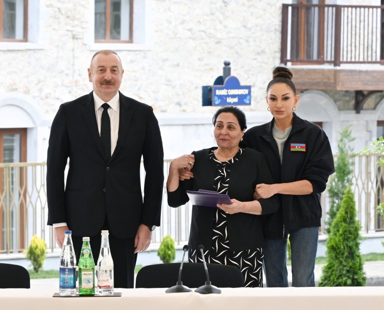 President Ilham Aliyev, First Lady Mehriban Aliyeva attend opening of first residential complex, meet with residents in Shusha (PHOTO/VIDEO)