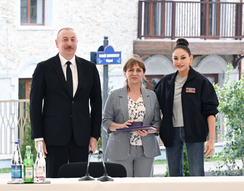 President Ilham Aliyev, First Lady Mehriban Aliyeva attend opening of first residential complex, meet with residents in Shusha (PHOTO/VIDEO)