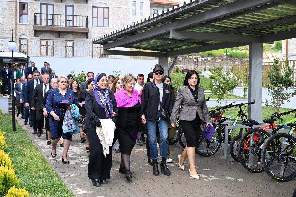 President Ilham Aliyev, First Lady Mehriban Aliyeva attend opening of first residential complex, meet with residents in Shusha (PHOTO/VIDEO)