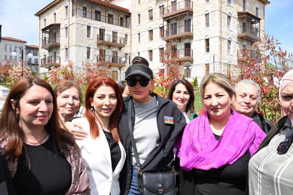 President Ilham Aliyev, First Lady Mehriban Aliyeva attend opening of first residential complex, meet with residents in Shusha (PHOTO/VIDEO)