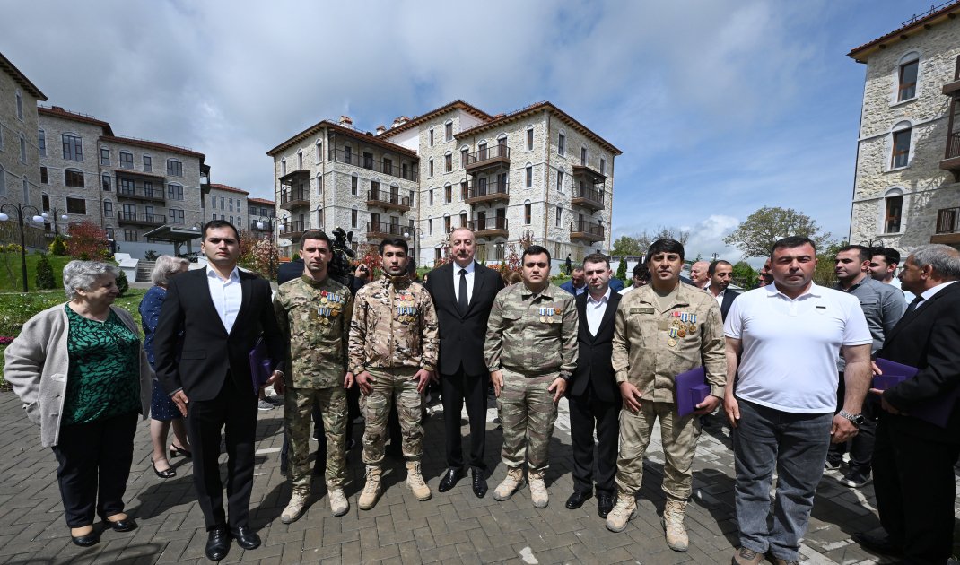 President Ilham Aliyev, First Lady Mehriban Aliyeva attend opening of first residential complex, meet with residents in Shusha (PHOTO/VIDEO)