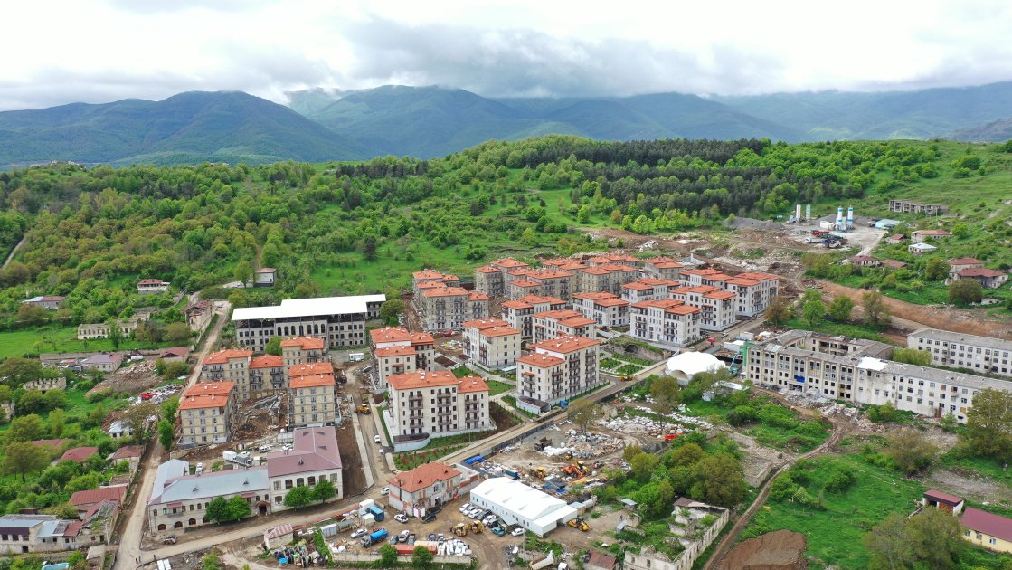 President Ilham Aliyev, First Lady Mehriban Aliyeva attend opening of first residential complex, meet with residents in Shusha (PHOTO/VIDEO)