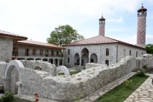President Ilham Aliyev, First Lady Mehriban Aliyeva review ongoing restoration work at Ashaghi Govhar Agha Mosque in Shusha (PHOTO/VIDEO)