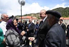 President Ilham Aliyev meets with Sus village natives (PHOTO/VIDEO)