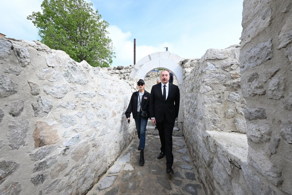 President Ilham Aliyev, First Lady Mehriban Aliyeva review ongoing restoration work at Ashaghi Govhar Agha Mosque in Shusha (PHOTO/VIDEO)