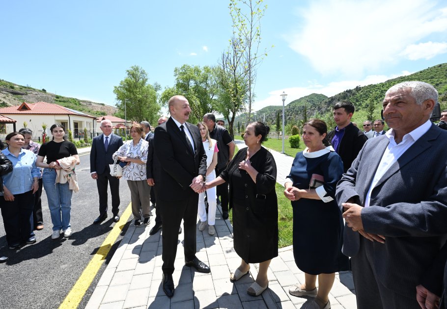 President Ilham Aliyev meets with Sus village natives (PHOTO/VIDEO)