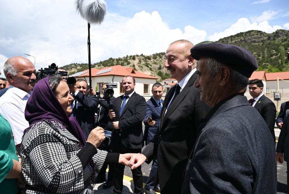 President Ilham Aliyev meets with Sus village natives (PHOTO/VIDEO)