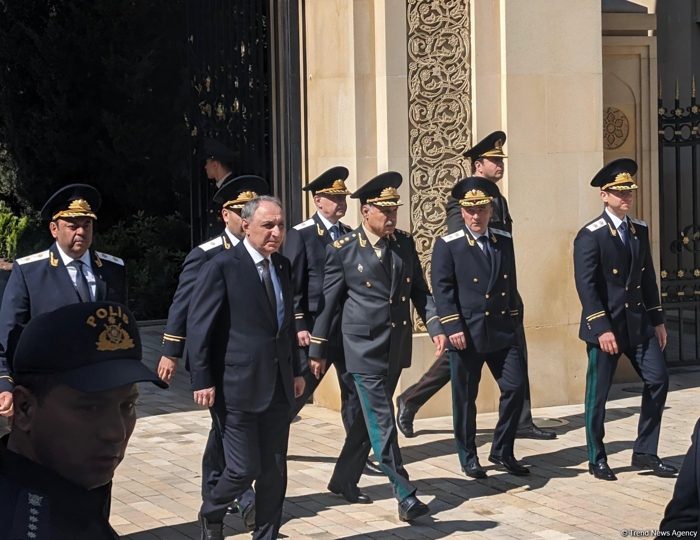 Azerbaijanis visit tomb of National Leader Heydar Aliyev (PHOTO)