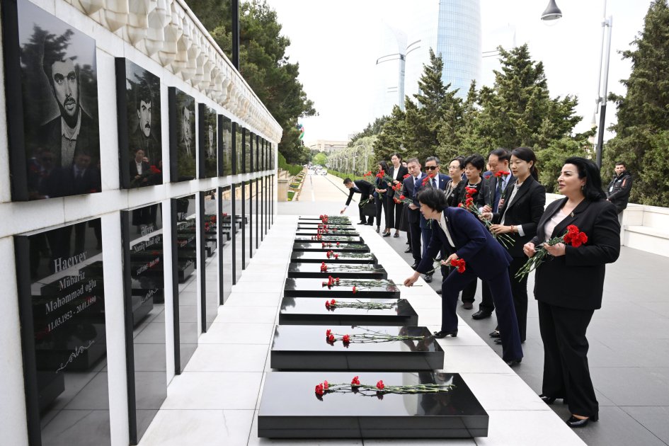 Delegation of Chinese People's Political Consultative Conference visits tomb of Great Leader Heydar Aliyev, Alley of Martyrs (PHOTO)