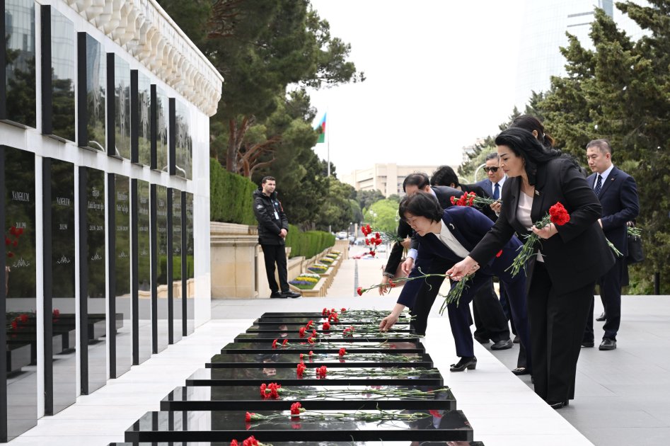 Delegation of Chinese People's Political Consultative Conference visits tomb of Great Leader Heydar Aliyev, Alley of Martyrs (PHOTO)