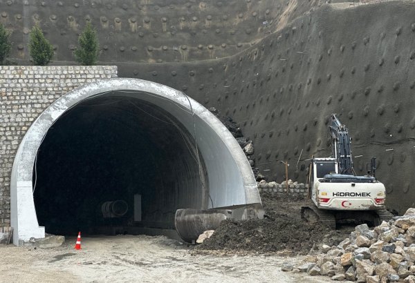 Media reps view Azerbaijan's Ahmadbayli-Fuzuli-Shusha highway building progress (PHOTO)