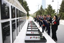 Delegation of Chinese People's Political Consultative Conference visits tomb of Great Leader Heydar Aliyev, Alley of Martyrs (PHOTO)