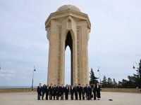 Delegation of Chinese People's Political Consultative Conference visits tomb of Great Leader Heydar Aliyev, Alley of Martyrs (PHOTO)
