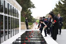 Delegation of Chinese People's Political Consultative Conference visits tomb of Great Leader Heydar Aliyev, Alley of Martyrs (PHOTO)