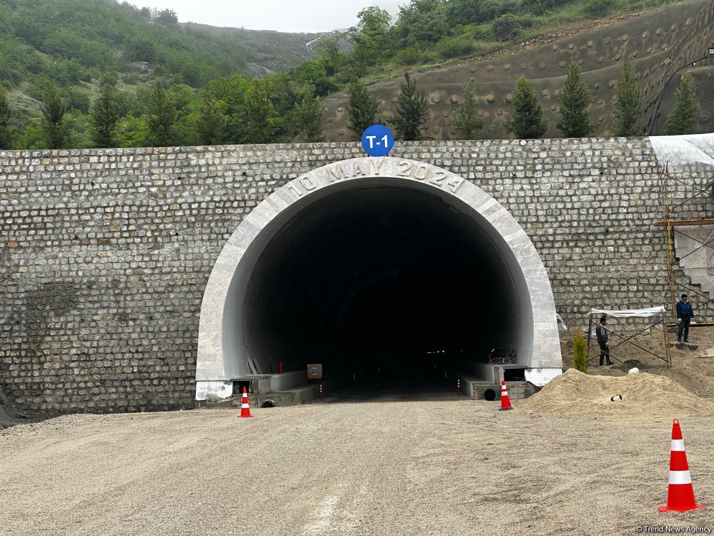 Media reps view Azerbaijan's Ahmadbayli-Fuzuli-Shusha highway building progress (PHOTO)
