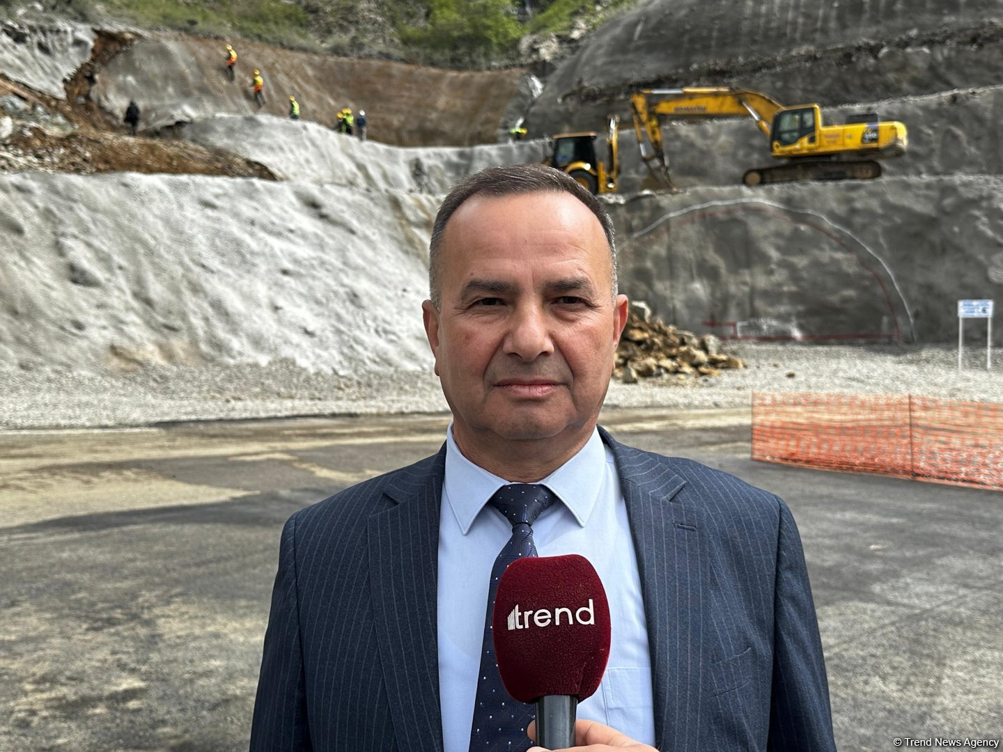 Media reps become familiar with construction works on Khankendi-Shusha-Lachin highway (PHOTO)