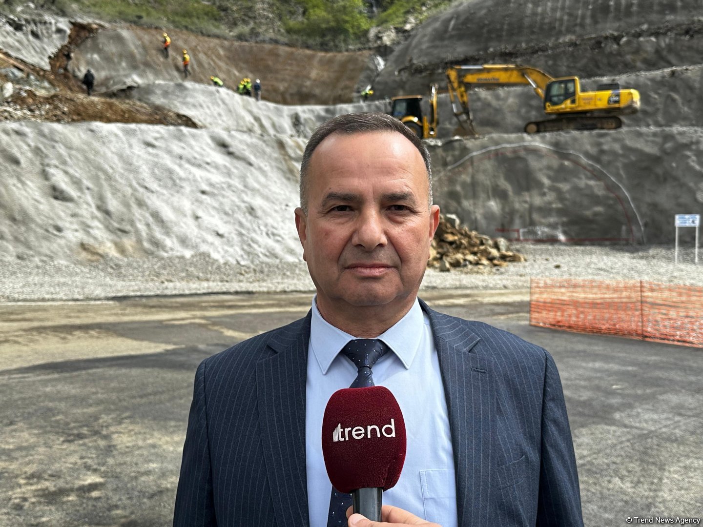 Media reps become familiar with construction works on Khankendi-Shusha-Lachin highway (PHOTO)