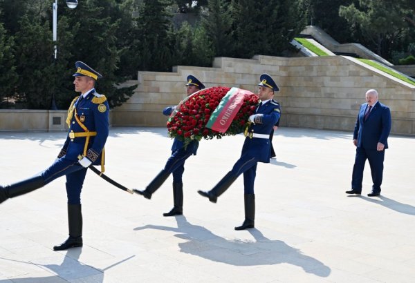 President of Belarus visits Alley of Martyrs in Baku (PHOTO)