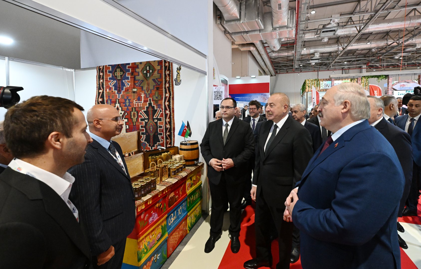 President Ilham Aliyev, President of Belarus familiarized themselves with Caspian Agro and InterFood Azerbaijan exhibitions (PHOTO/VIDEO)