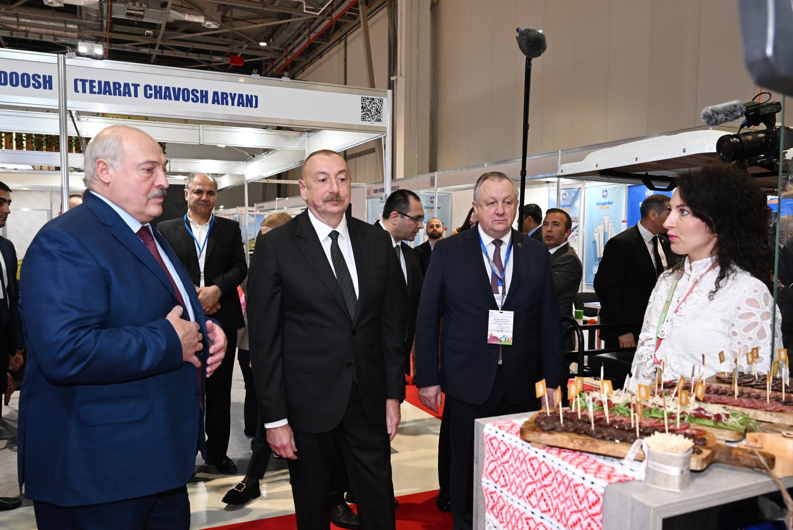 President Ilham Aliyev, President of Belarus familiarized themselves with Caspian Agro and InterFood Azerbaijan exhibitions (PHOTO/VIDEO)