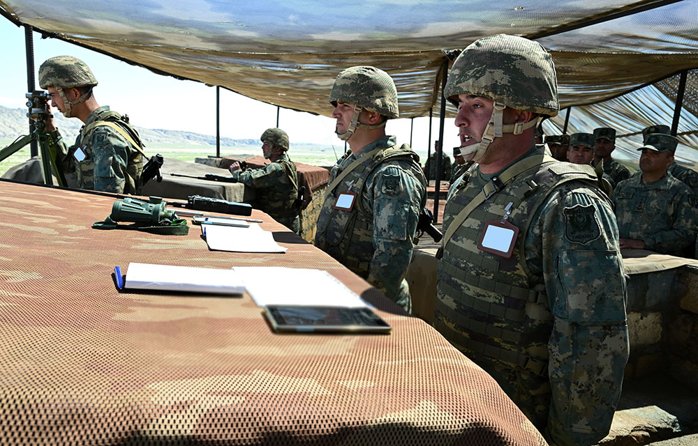Azerbaijan's army official observes tactical exercises of artillery units (PHOTO)