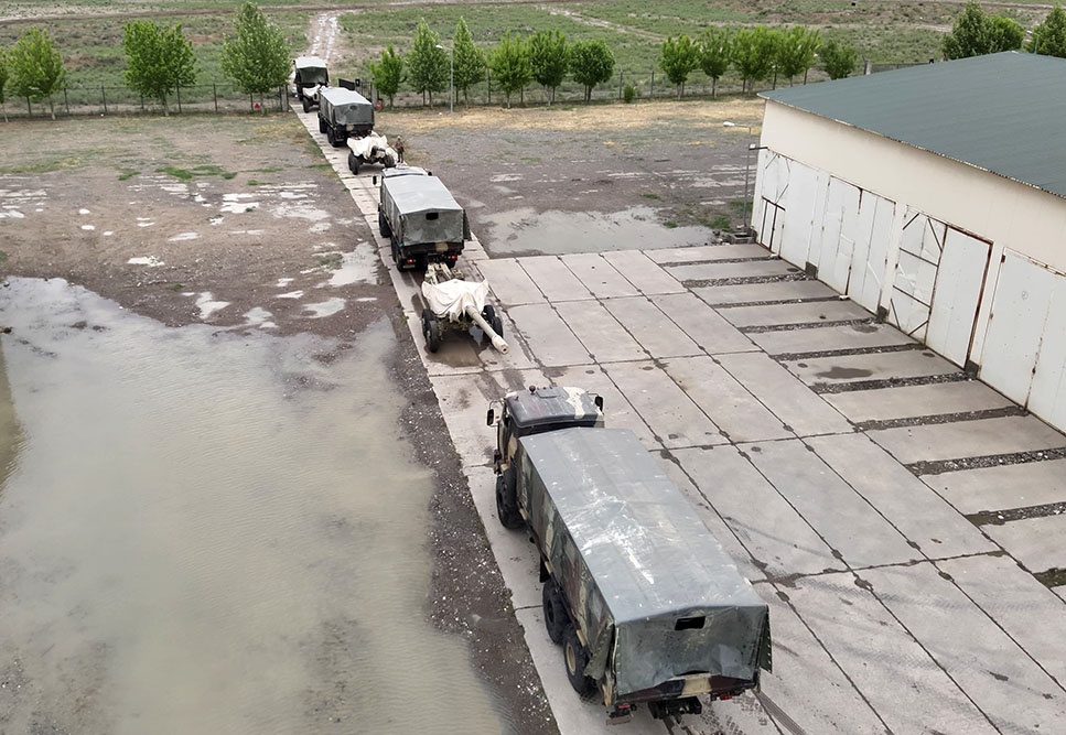 Azerbaijan's army official observes tactical exercises of artillery units (PHOTO)