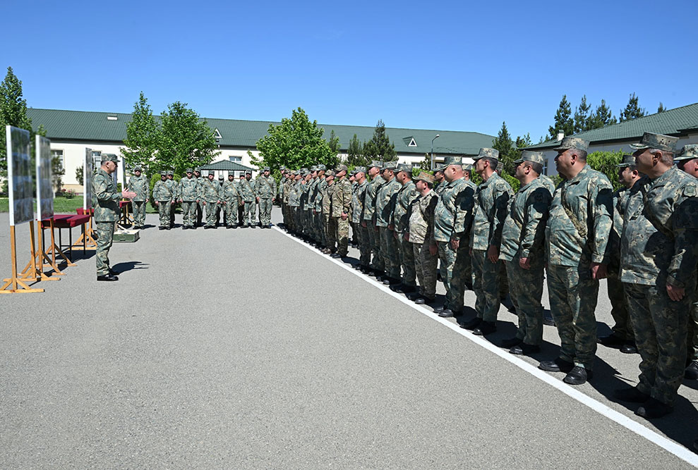 Azerbaijan's army official observes tactical exercises of artillery units (PHOTO)