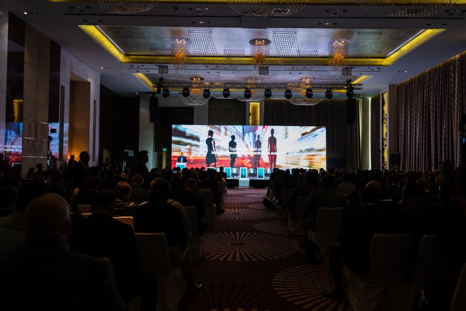 Huawei suggests options for building robust digital infrastructure with 5G and FTTH