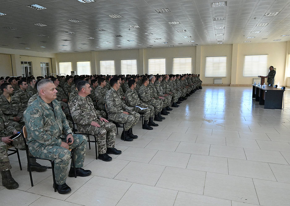 Azerbaijani Defense Ministry execs visit mobilization training camps (PHOTO)