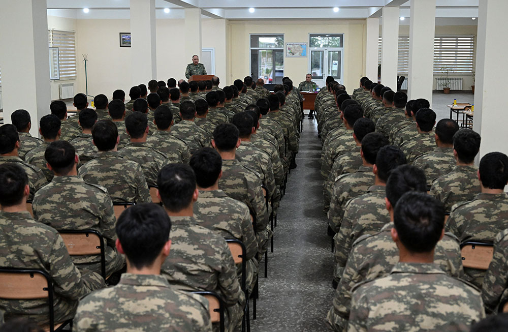 Azerbaijani Defense Ministry execs visit mobilization training camps (PHOTO)