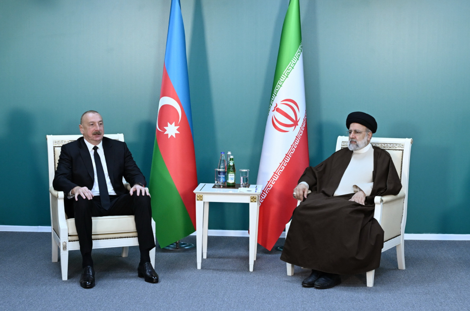 President Ilham Aliyev, President Ebrahim Raisi hold meeting in the presence of delegations (PHOTO)